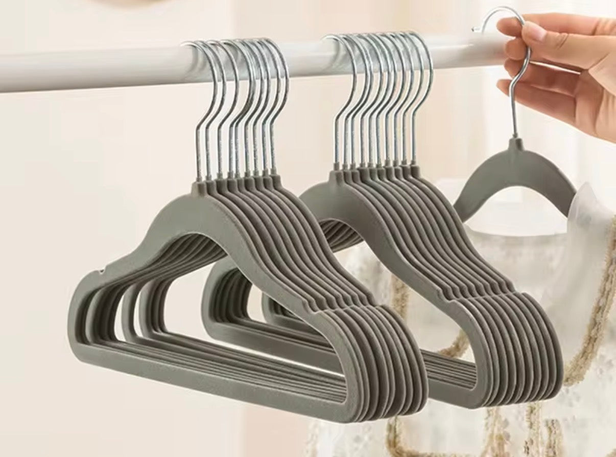 Luxe children and baby velvet hangers 5pack.