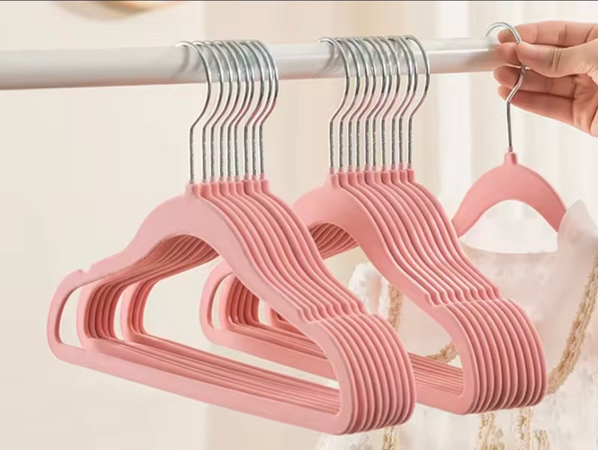 Luxe children and baby velvet hangers 5pack.